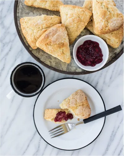 Vista 3 de Nordic Ware Scottish Scone & Cornbread Pan