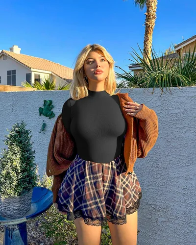 Vista 4 de OQQ Camiseta de 2 piezas de manga larga con cuello alto para mujer, elástica, ajustada, con capa inferior