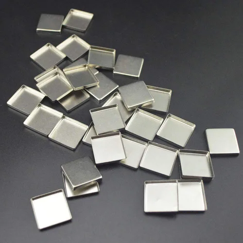 Vista 3 de 30 bandejas de metal cuadradas vacías de metal para sombra de ojos, paletas de maquillaje magnéticas, 1.024 in de ancho, 0.138 in de altura