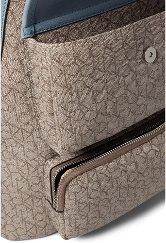Vista 4 de Calvin Klein Mochila Enya, Mini almendra texturizadagris pardonube, Mochila Enya