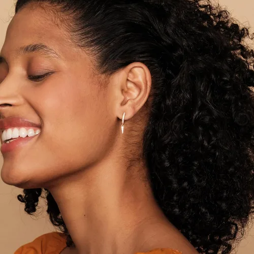 Vista 2 de PAVOI Aretes colgantes de plata de ley S925 chapados en oro de 14 quilates para mujer, diseño de estrella, cerradura, mariposa, luna, relámpago