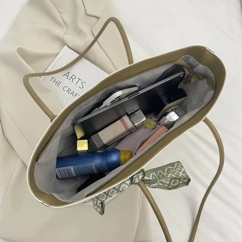 Vista 4 de Waiyqju Bolso de mano de cuero sintético impreso de la PU de la moda para las mujeres Streamer Casual bolsa de trabajo popular bolsa de playa