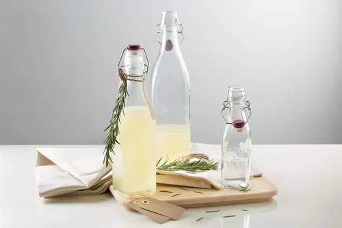 Vista 2 de Kilner Botella de vidrio cuadrada con tapa oscilante 18.5 oz