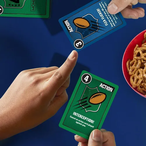 Vista 5 de Monopoly Deal NFL Edition Game Juego de cartas oficial de la NFL para familias y niños A partir de 8 años 2 a 5 jugadores 15 minutos