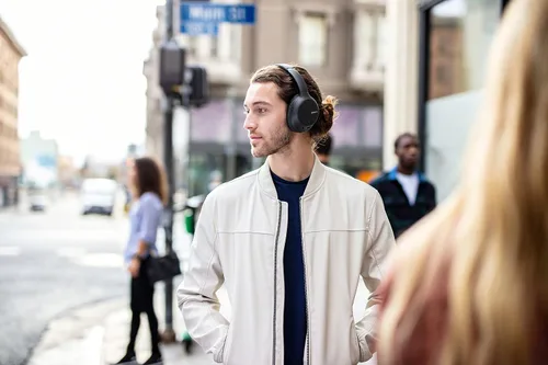 Vista 9 de Sony Auriculares con cancelación de ruido WHCH710N: Auriculares inalámbricos Bluetooth sobre la oreja con micrófono para llamadas telefónicas