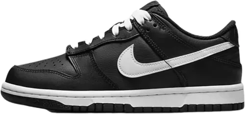Vista 473 de Nike Kid's Dunk Low Sneaker