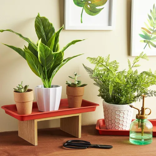Vista 2 de Juvale Bandeja rectangular de plástico para plantas, bandeja de agua para plantas en interiores y exteriores, drenaje integrado y recogedor