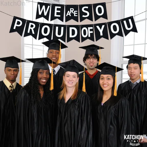 Vista 7 de KatchOn, Cartel con texto en inglés «We are So Proud of You» – Cartel de felicitaciones preencordado de 10 pies, cartel de graduación negro