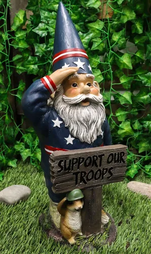 Vista 7 de Ebros Gift Gnomo patriótico de Estados Unidos de 17 pulgadas de alto con ardilla de mascota en estatua de saludo militar con apoyo de nuestras