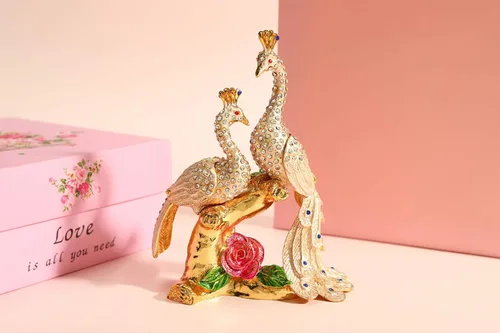 Vista 6 de Caja de baratija blanca de pavo real con bisagras pintadas a mano, adornos decorativos únicos, regalo único para la familia