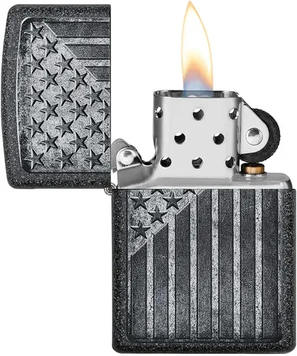 Vista 37 de Zippo encendedores con la bandera de EE. UU.
