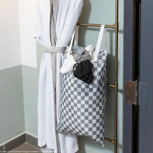 Vista 5 de Bumkins Bolsa Húmeda Colgante Impermeable Grande para Bebé, Lavandería, Ropa Sucia, Viajes, Traje de Baño, Pañales de Tela, Piscina, Toallas