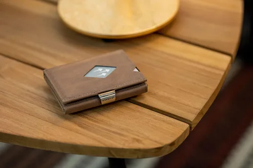Vista 8 de Multiwallet con protección RFID con tarjetero con cierre a presión, Camello, Billetera triple