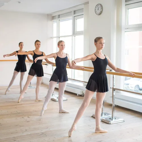 Vista 6 de Zando Faldas cruzadas de ballet para niños, ropa de baile fluida, falda de gasa para adolescentes, falda transparente para niñas y mujeres