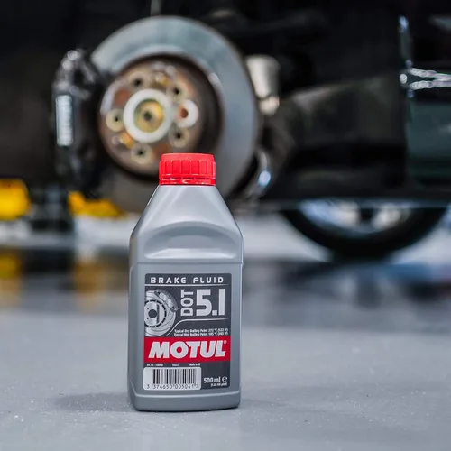 Vista 3 de Motul DOT 5.1 Líquido de Frenos Sintético - Fórmula sin Base de Silicona, Botella de 500ml (100951)