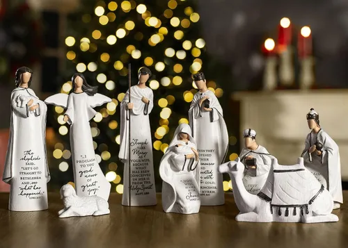 Vista 2 de Lighthouse Christian Products A Savior is Born - Juego de 9 piezas de 7.25 pulgadas de resina escrita para Navidad