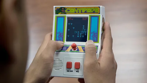 Vista 10 de Arcade Classics - Centipede Retro Handheld Arcade Game