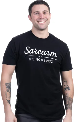 Vista 2 de Sarcasm, It's How I Hug Divertida camiseta gráfica sarcástica con actitud de humor para hombres y mujeres, Camiseta para hombre - Negro