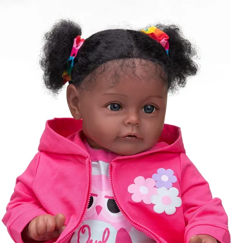 Vista 4 de iCradle Muñeca bebé Reborn de 24 pulgadas (23.6 in), realista recién nacida en piel oscura, muñeca africana americana con pelo rizado, colección