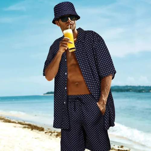 Vista 4 de Conjunto de 4 piezas de camisa hawaiana y pantalón corto para hombre, casual, con botones, para verano, playa, con flores, con sombreros de cubo