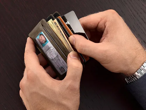 Vista 3 de Cartera compacta de manga RFID de cuero minimalista con clip de dinero 10 tarjetas