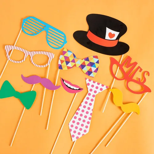 Vista 5 de Joyin Accesorios para Cabina de Fotos de Juguete 66 Piezas, Kit Multicolor para Suministros de Fiesta de Graduación y Boda, con Palo, Sombreros