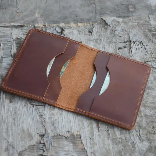 Vista 5 de JJNUSA Billetera de cuero minimalista hecha a mano para hombres envejecidos con tarjetero para regalos, estilo 2, marrón