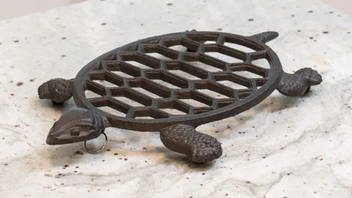 Vista 4 de GASARÉ, Salvamanteles de hierro fundido para platos calientes, ollas y sartenes, salvamanteles de metal, diseño de tortuga marina, tapas de patas