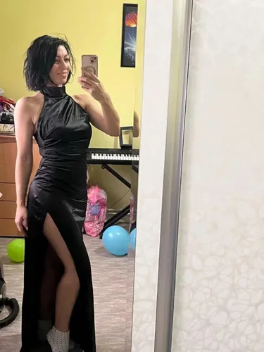 Vista 5 de SUOLUOS Vestido de dama de honor con cuello halter de sirena, vestidos largos de satén para baile de graduación, vestido de fiesta de noche formal