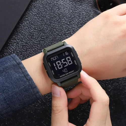 Vista 7 de Forrader Reloj digital deportivo para hombre, resistente al agua, con alarma, temporizador de cuenta regresiva, doble hora, cronómetro, relojes