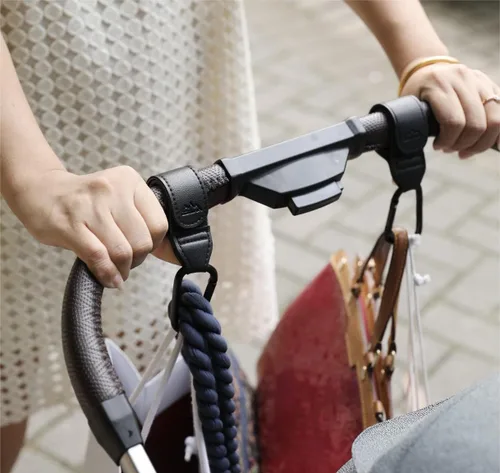 Vista 5 de Ganchos para cochecito de bebé, ganchos para colgar bolsas de pañales, ganchos multiusos para bolsas de compras de comestibles, correas de cuero