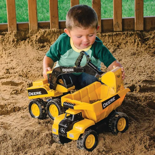 Vista 6 de TOMY John Deere Big Scoop - Camión volquete de juguete con cama basculante – 15 pulgadas – Juguetes de caja de arena para exteriores – Juguetes
