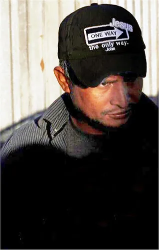 Vista 2 de Gorra cristiana Jesus Only Way One Way Black Hat y BCAH Pegatina para parachoques
