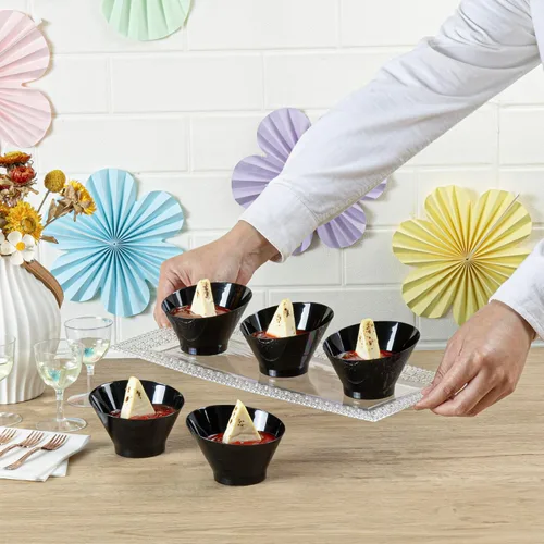 Vista 5 de Restaurantware - Cuencos para servir de 5 onzas, 100 cuencos desechables para aperitivos, diseño inclinado, redondo, cuenco de plástico negro