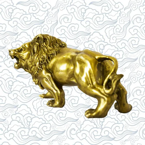 Vista 4 de Figura de león salvaje africano, estatua de león dorado para decoración del hogar, escritorio, animales, adorno hecho a mano, arte de latón