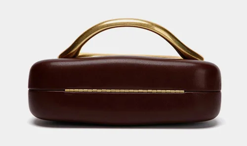 Vista 5 de Bolsos de noche de cuero sintético para mujer con cadena, bandolera de moda, decoración de metal, bolso de hombro casual 2025 A Blanco