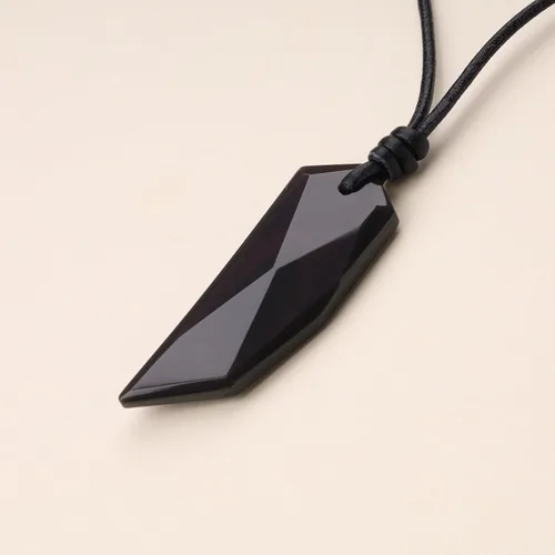 Vista 4 de COAI Collar con dije de colmillo de lobo en obsidiana para hombre