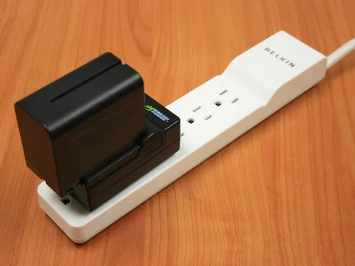 Vista 7 de Wasabi Power Cargador de batería para Sony NP-F330, NP-F530, NP-F550, NP-F570, NP-F730, NP-F750, NP-F760, NP-F770, NP-F950, NP-F960, NP-F970