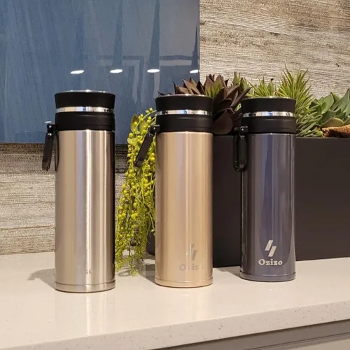 Vista 5 de Ozizo Paquete de 2 botellas infusoras de té para té de hojas sueltas Infusor de hierbas de acero inoxidable de 18 onzas Botella de agua con Azul