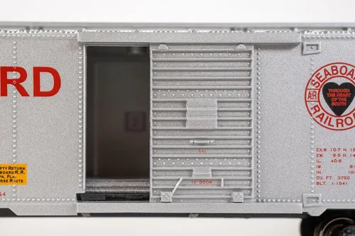 Vista 4 de Bachmann Trains - PS1 40' Box CAR - Seaboard® # 2525 - Beer CAR (Plata) - Escala HO