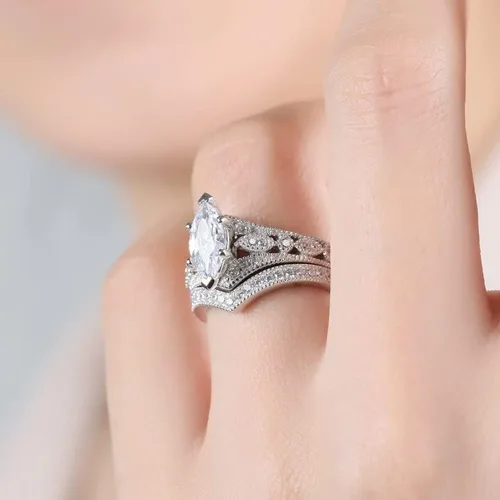 Vista 4 de Jeulia Juego de 2 anillos de plata de ley con corte marquesa milgrain para novia, boda, compromiso, aniversario
