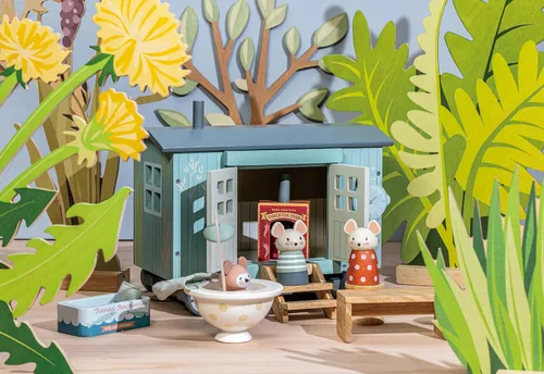 Vista 8 de Tender Leaf Toys - Cabaña del Pastor de la Pradera Secreta - Cabaña de Pastor de Madera Portátil y Amueblada con Ruedas, Incluye 11 Piezas