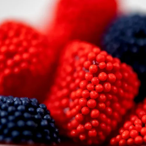 Vista 5 de Needzo Bolsas de bocadillos de gomitas de Jelly Bean Frambuesas y moras para llevar, caramelos masticables de tamaño bocado, caramelos de goma