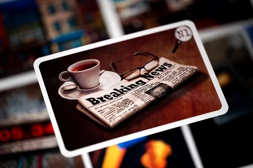 Vista 7 de Pocket Detective - Juego de cartas de la temporada 1 - Resuelve misterios intrigantes en cualquier lugar. Juego cooperativo para niños y adultos, a