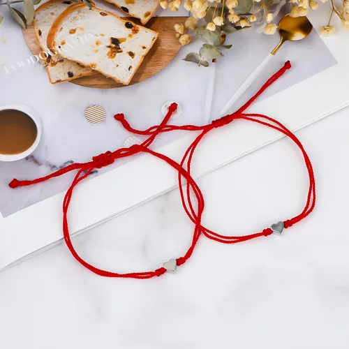 Vista 8 de Yolev 2 pulseras de cuerda roja para protección, pulseras de corazón a juego, pulseras de amistad, pulseras de amistad hechas a mano, pulseras