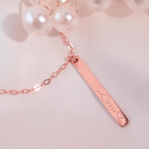 Vista 5 de Petite Boutique Collar de barra vertical con nombre, regalo personalizado, delicado chapado en oro de 16 quilates con delicados dijes iniciales