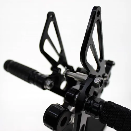 Vista 5 de Reposapiés de motocicleta ajustable de aluminio para Yamaha YZF R6 2006 2007 2008 2009 2010 2011 2012 2013 2014 (negro)