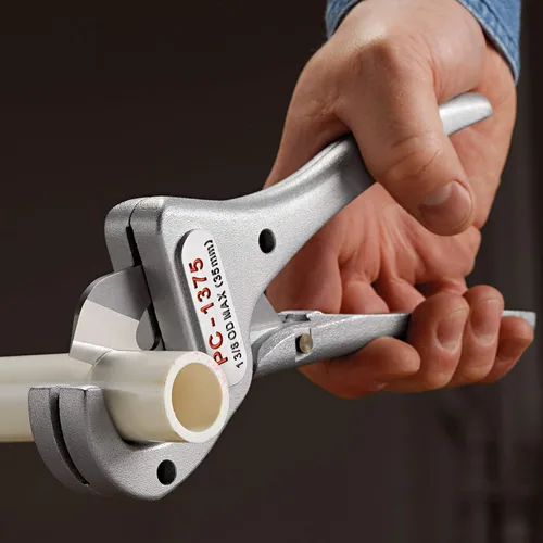 Vista 5 de RIDGID 23493 PC-1375ML Cortador de tubos y tubos de plástico de un solo trazo para cortador de tubos de plástico de 1/8" a 1-3/8" PVC, CPVC, PP, PEX