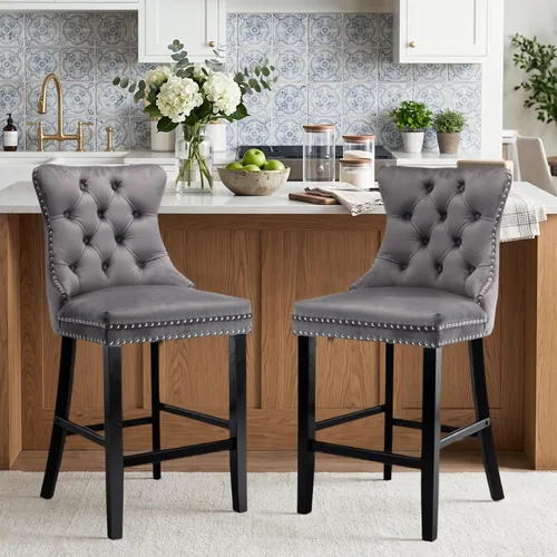 Vista 266 de SoarFlash Juego de 2 taburetes de bar tapizados de terciopelo moderno con patas de madera, botones acolchados, cabeza de clavo cromada, asiento