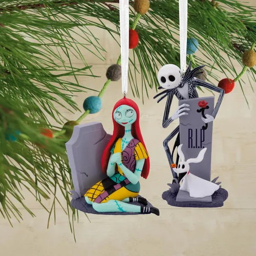 Vista 5 de Hallmark Disney Tim Burton's The Nightmare Before Christmas Jack y Sally con lápidas, adornos de Navidad, juego de 2